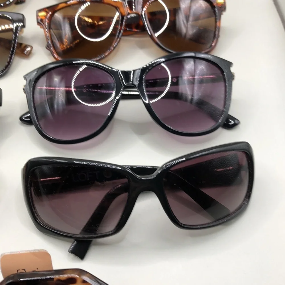 Curated bundle 9 trendy fashion sunglasses variety of brands and styles. - Picture 5 of 16